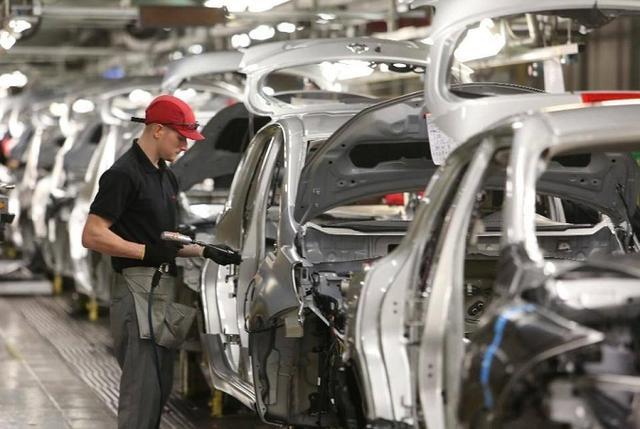 恒大许家印的造车工厂首次曝光2454台机器人1分钟造1辆车